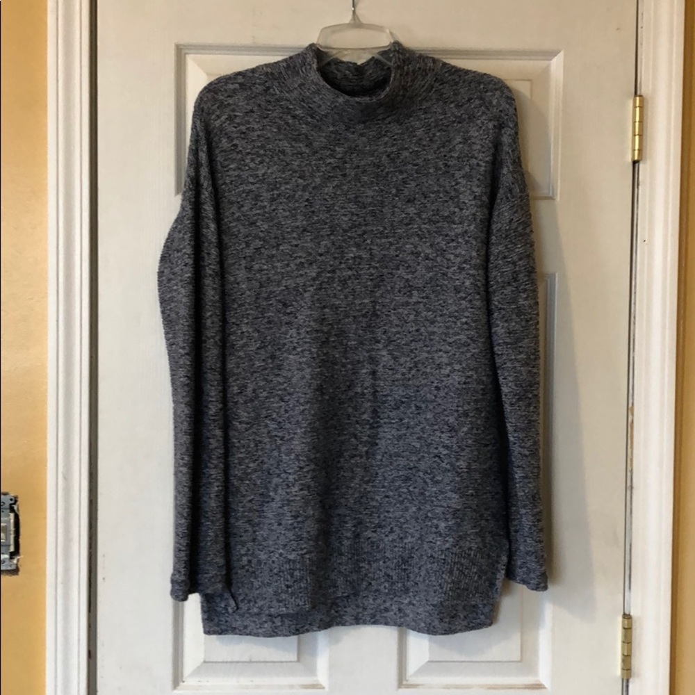 Cozy Cute Sweater 🖤🤍